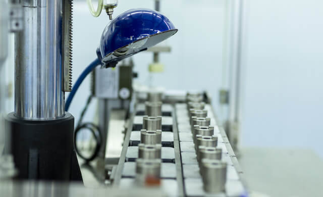 How can one determine whether a toggle switch is turned on or off?